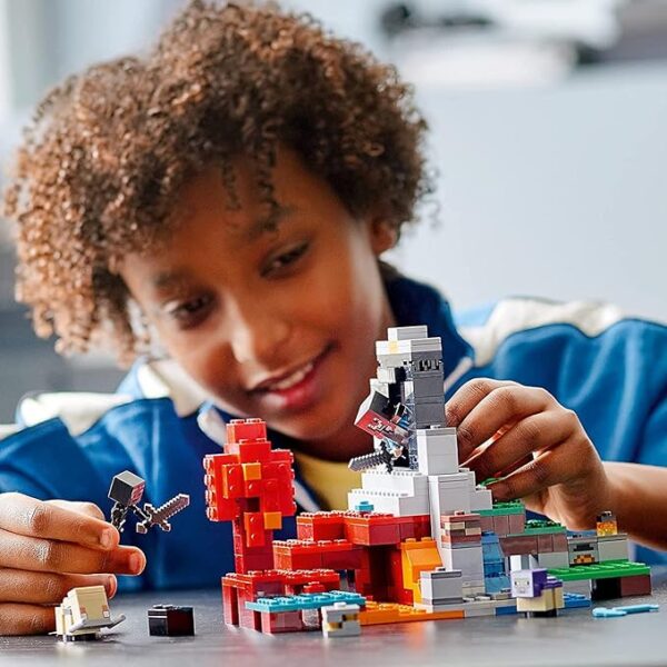 LEGO Minecraft Nether Bastion - Image 3